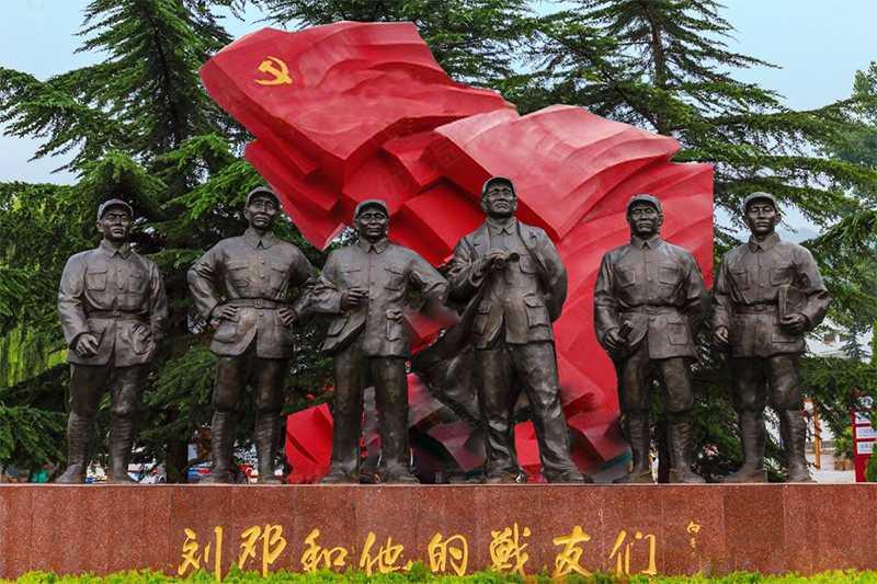 革命人物雕塑，劉鄧和他的戰(zhàn)友們雕像